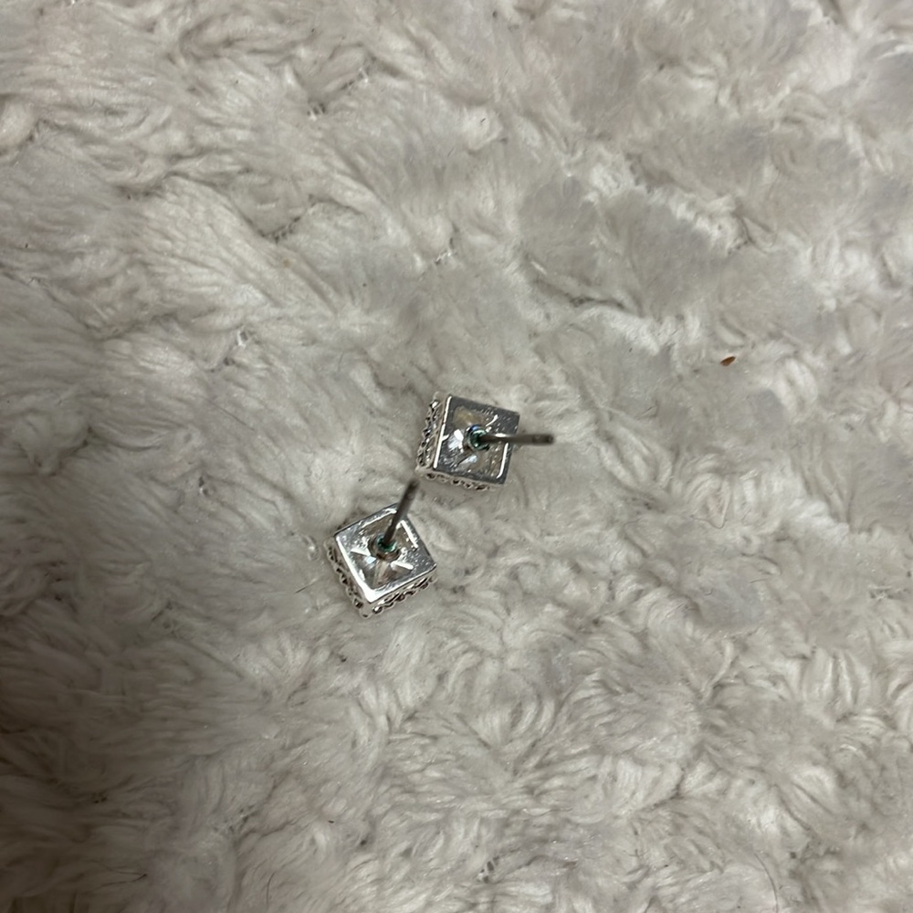 New studs - Picture 3 of 4